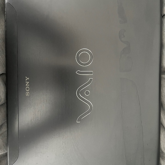 Sony vaio laptop - Picture 1 of 6